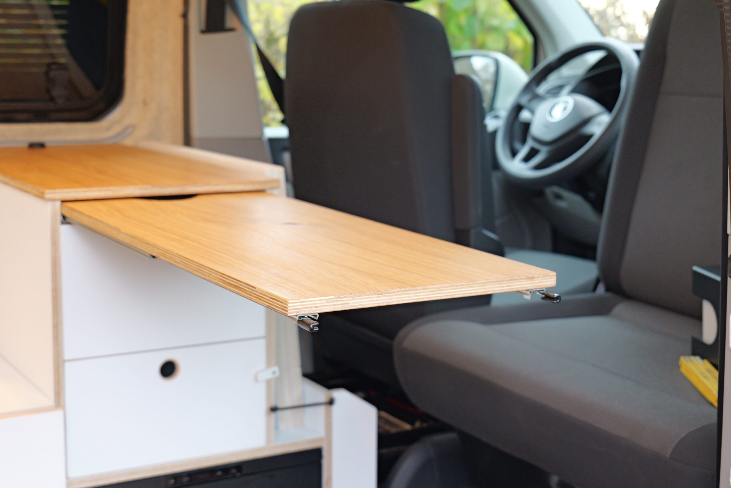 Ausziehbarer Tisch im Camper